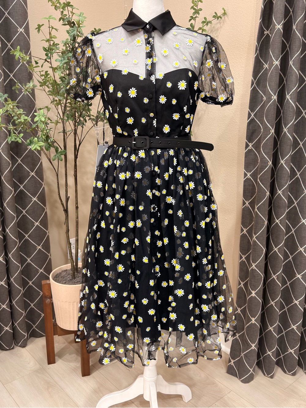 UNIQUE VINTAGE Rare Daisy Embroidered Sheer Retro Fit & Flare Dress NWT, Size M - Picture 4 of 8
